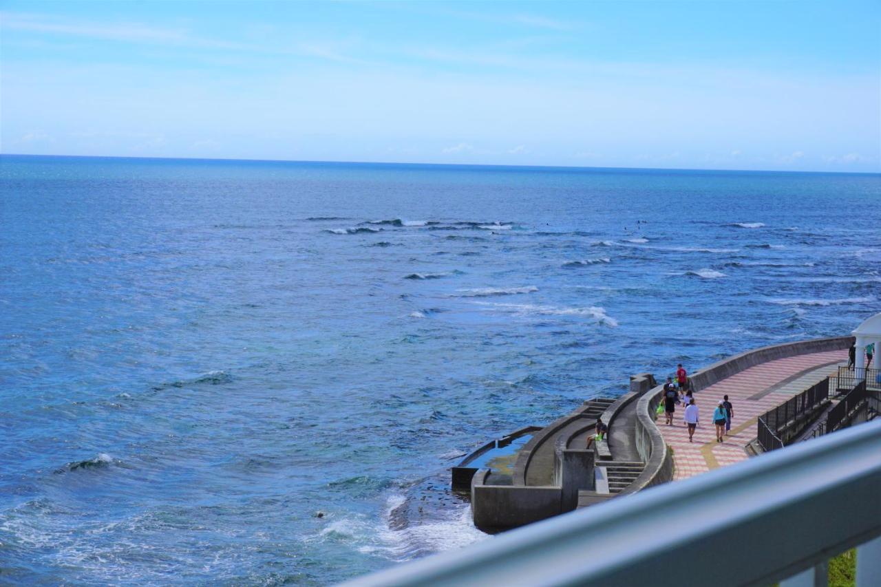 Hotel Okinawa Ocean Front à Chatan Extérieur photo