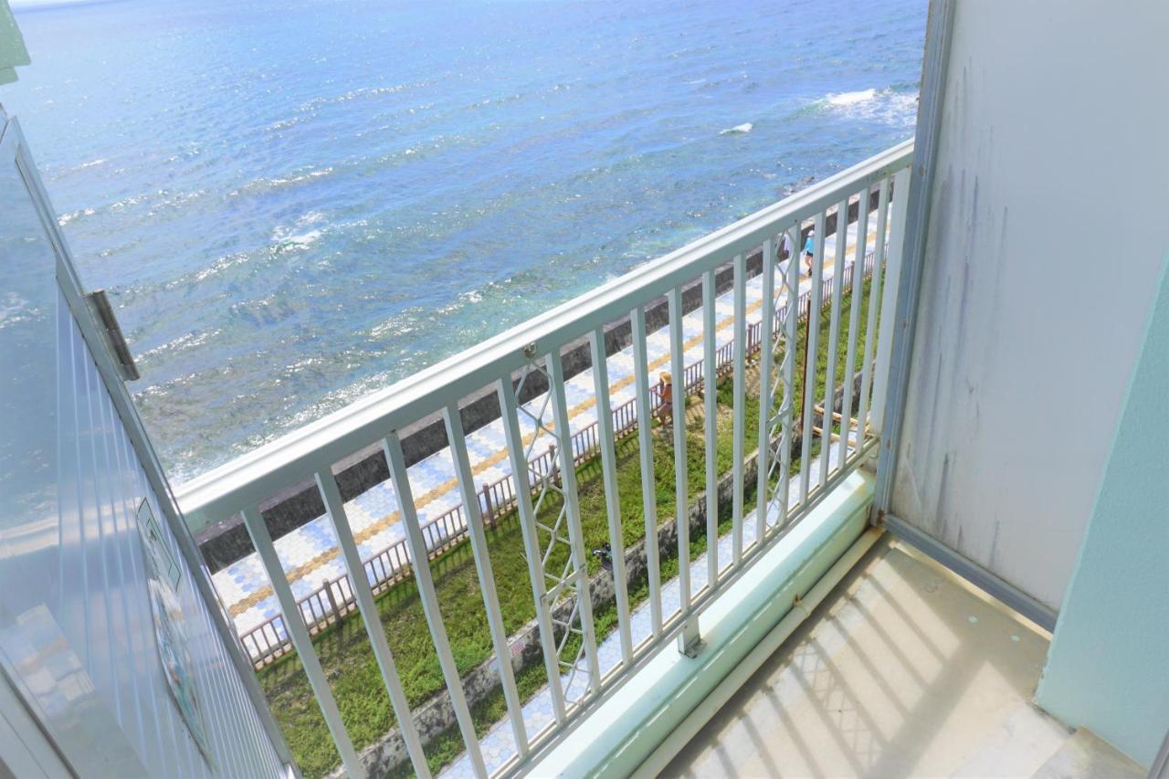 Hotel Okinawa Ocean Front à Chatan Extérieur photo