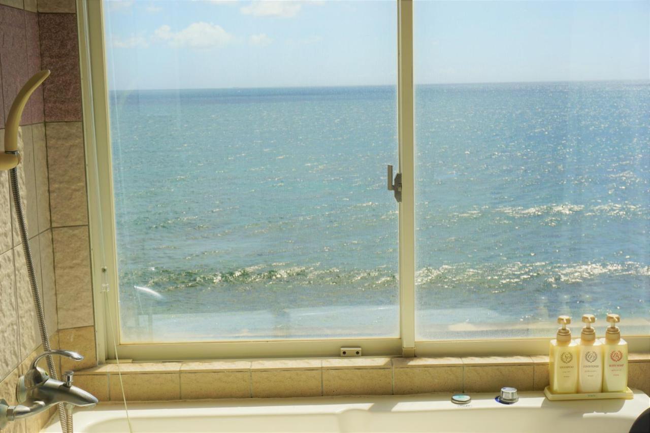 Hotel Okinawa Ocean Front à Chatan Extérieur photo