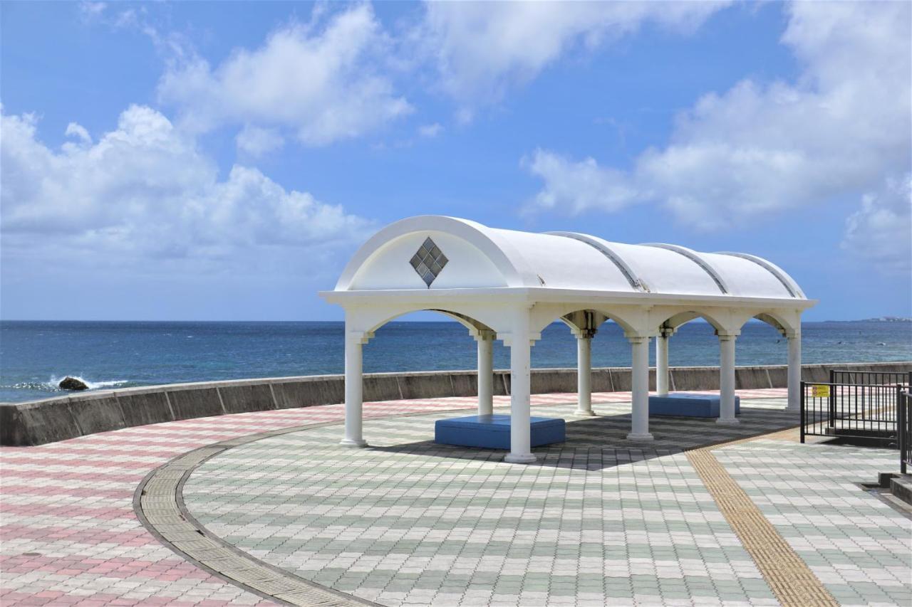 Hotel Okinawa Ocean Front à Chatan Extérieur photo
