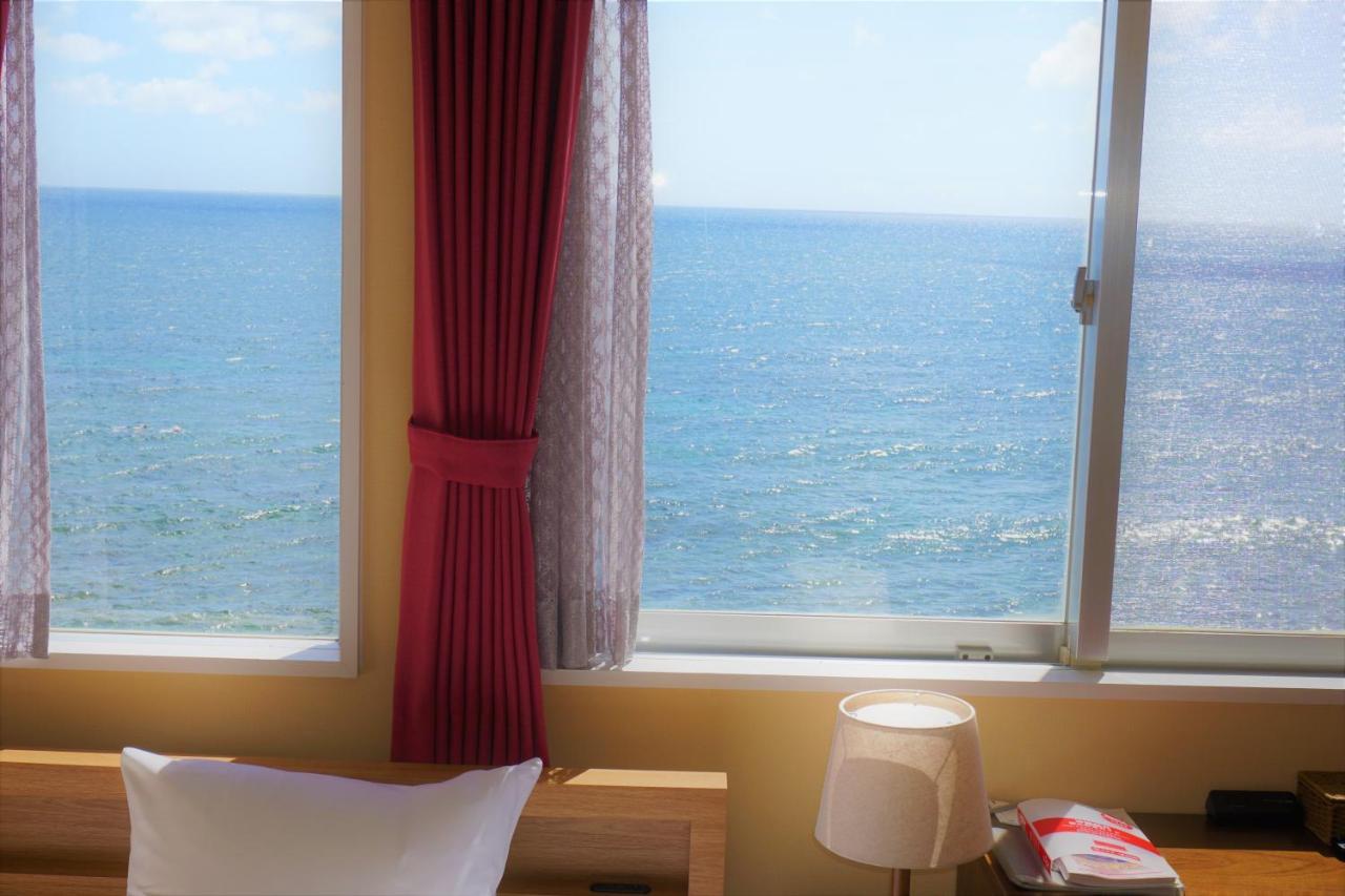 Hotel Okinawa Ocean Front à Chatan Extérieur photo