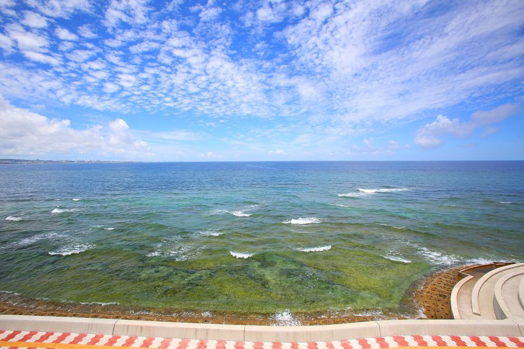 Hotel Okinawa Ocean Front à Chatan Extérieur photo