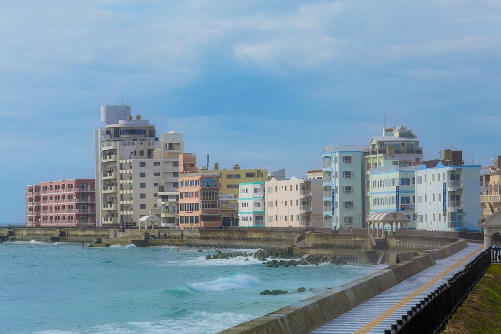 Hotel Okinawa Ocean Front à Chatan Extérieur photo