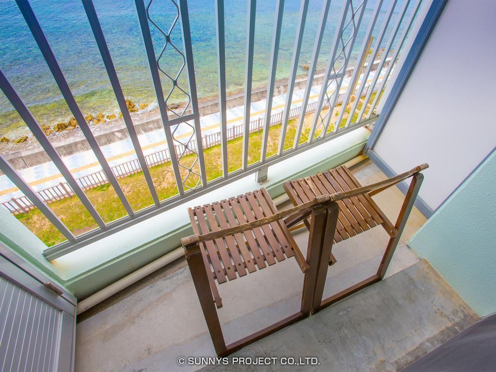 Hotel Okinawa Ocean Front à Chatan Extérieur photo