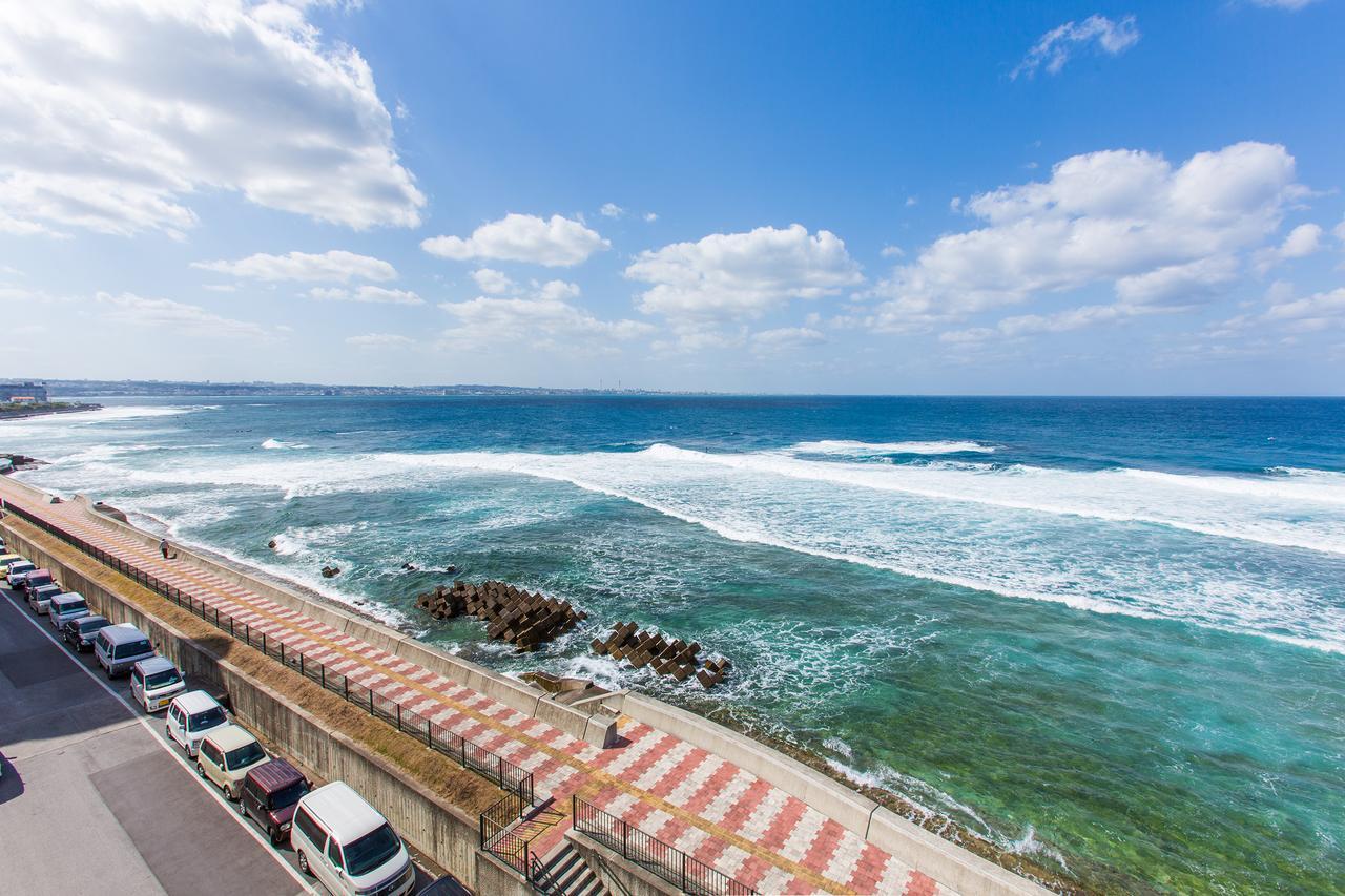Hotel Okinawa Ocean Front à Chatan Extérieur photo